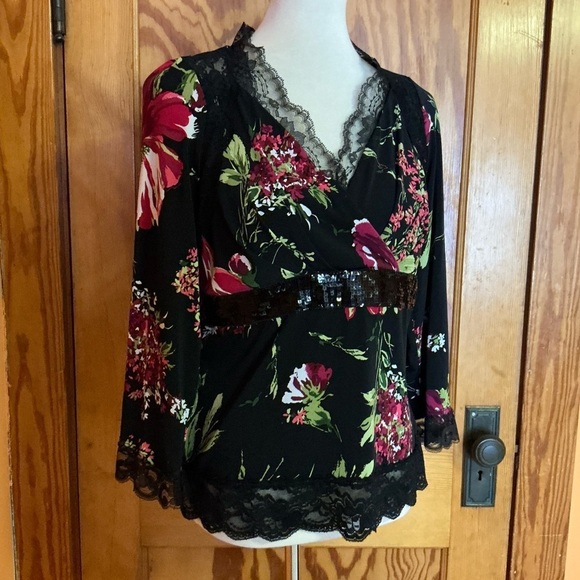 Vintage Y2K gothic floral & lace top - Picture 5 of 9